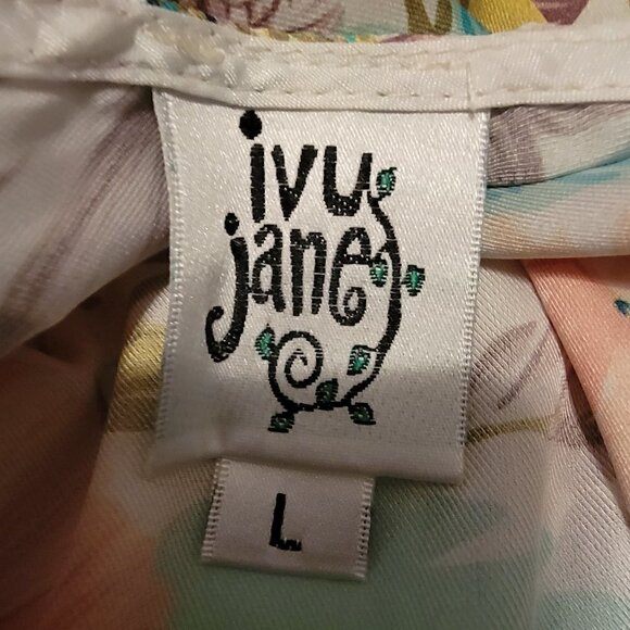 Ivy Jane Satin sleeveless floral and lace top size LG. - Picture 5 of 6